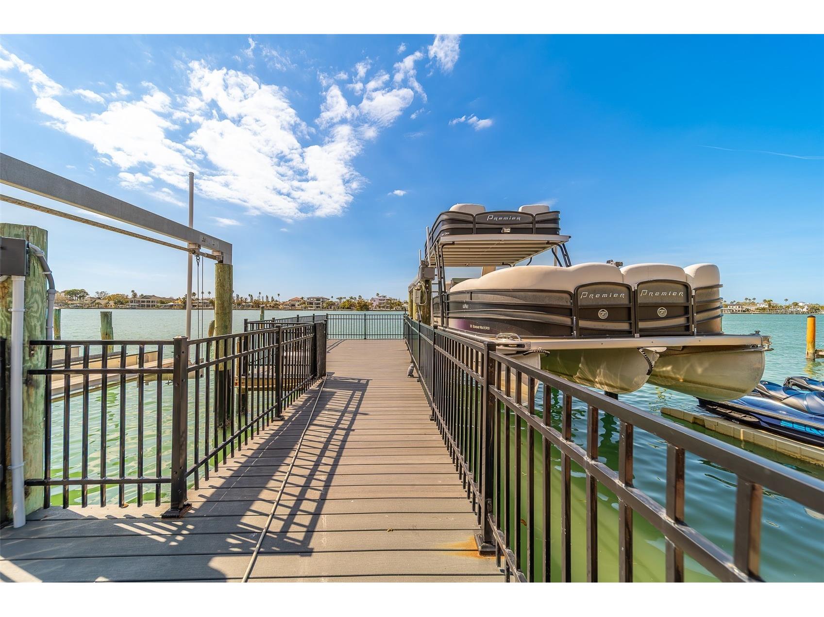 824 Island Way Clearwater Beach FL 33767 - INTERCOASTAL WATERWAY TO GULF TB8481851 image3