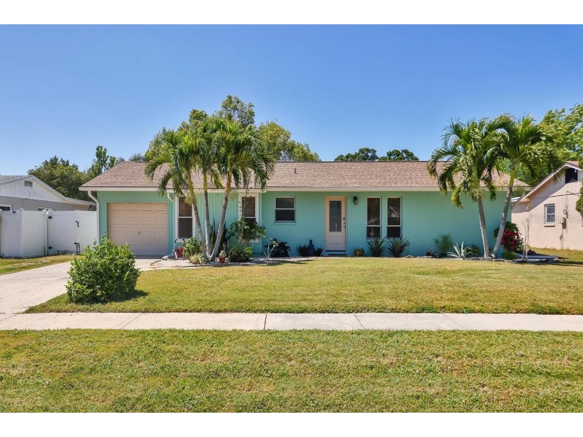 824 Queen Palm Lane Sarasota FL 34243 A4608175 image1