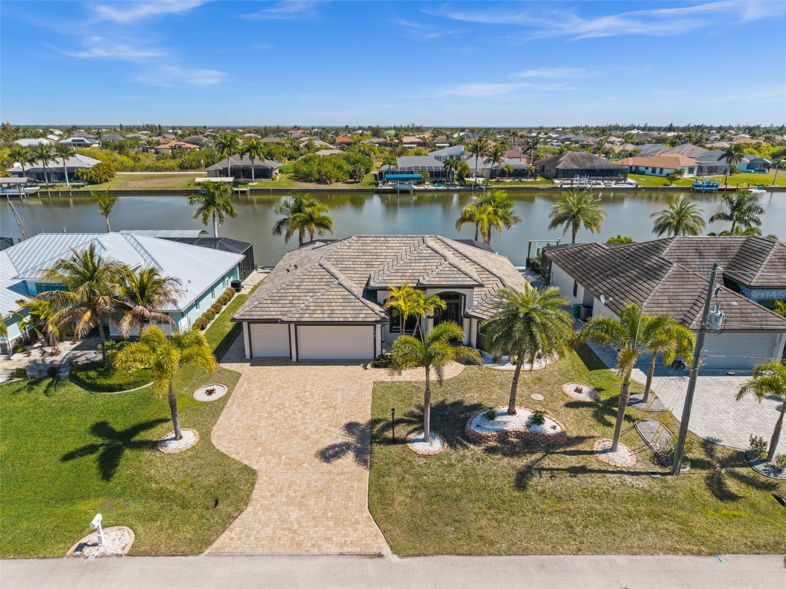 8242 Tracy Circle Port Charlotte FL 33981 - TRACY WATERWAY D6146089 image1