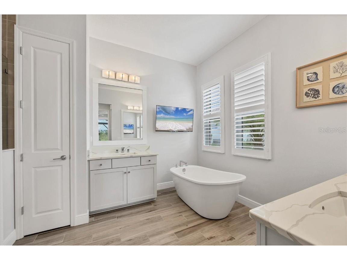 8245 Grande Shores Drive Sarasota FL 34240 N6139475 image20