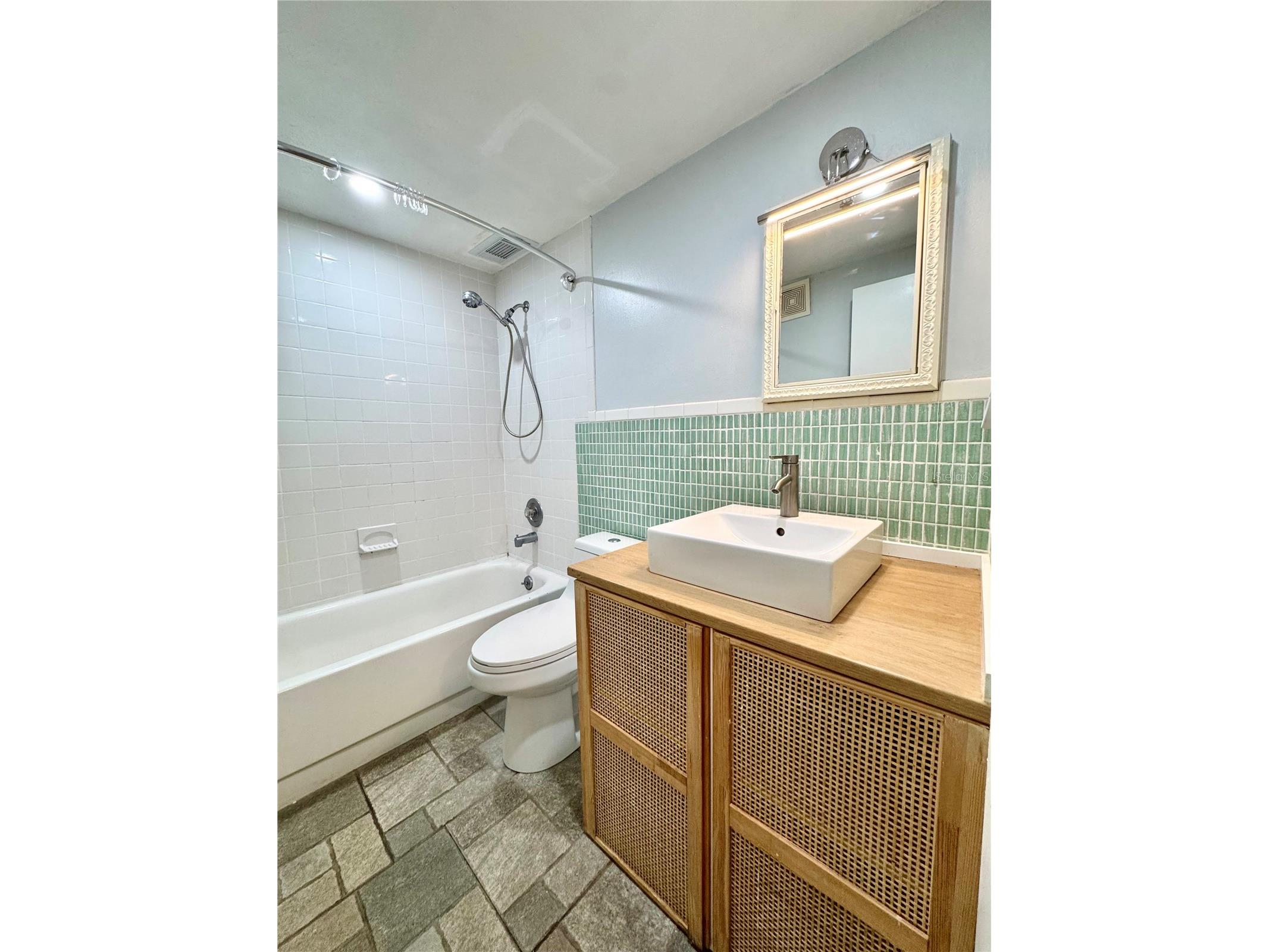 825 N Primrose Drive #110 Orlando FL 32803 O6401262 image8
