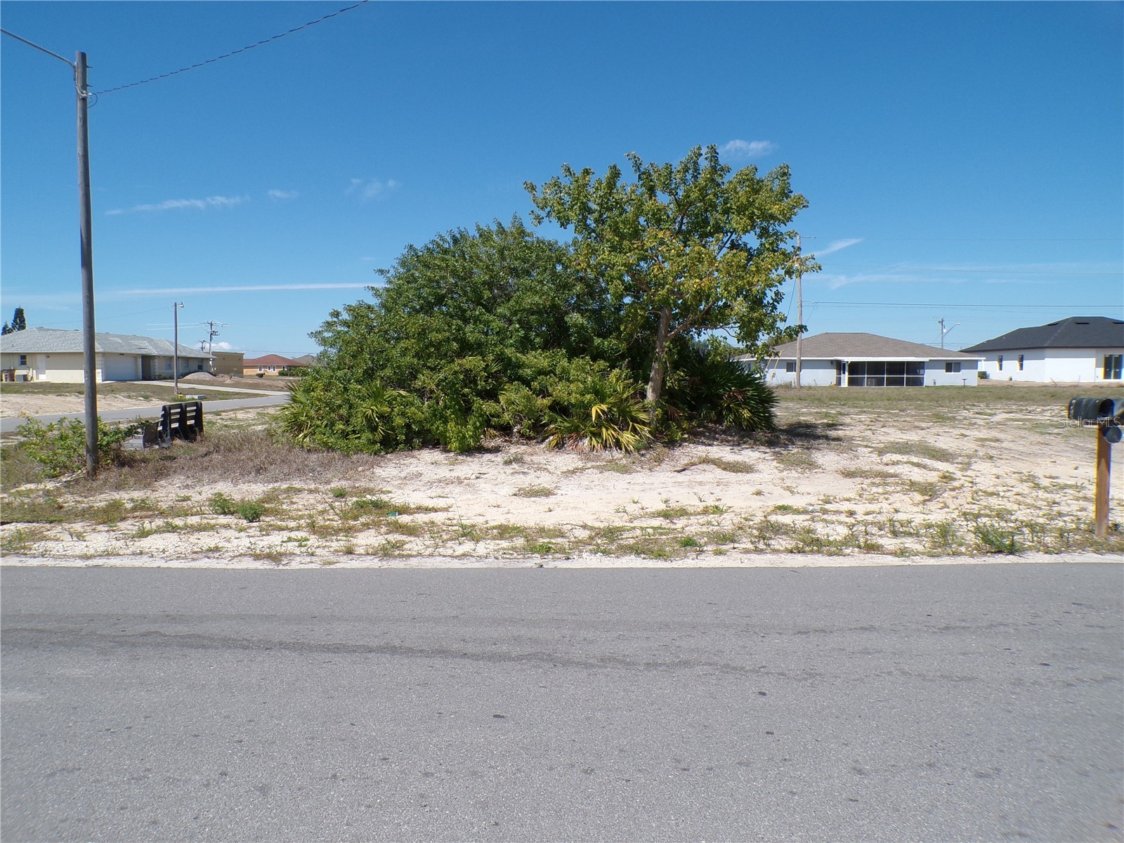 825 NE 15th Lane Cape Coral FL 33909 C7526629 image8