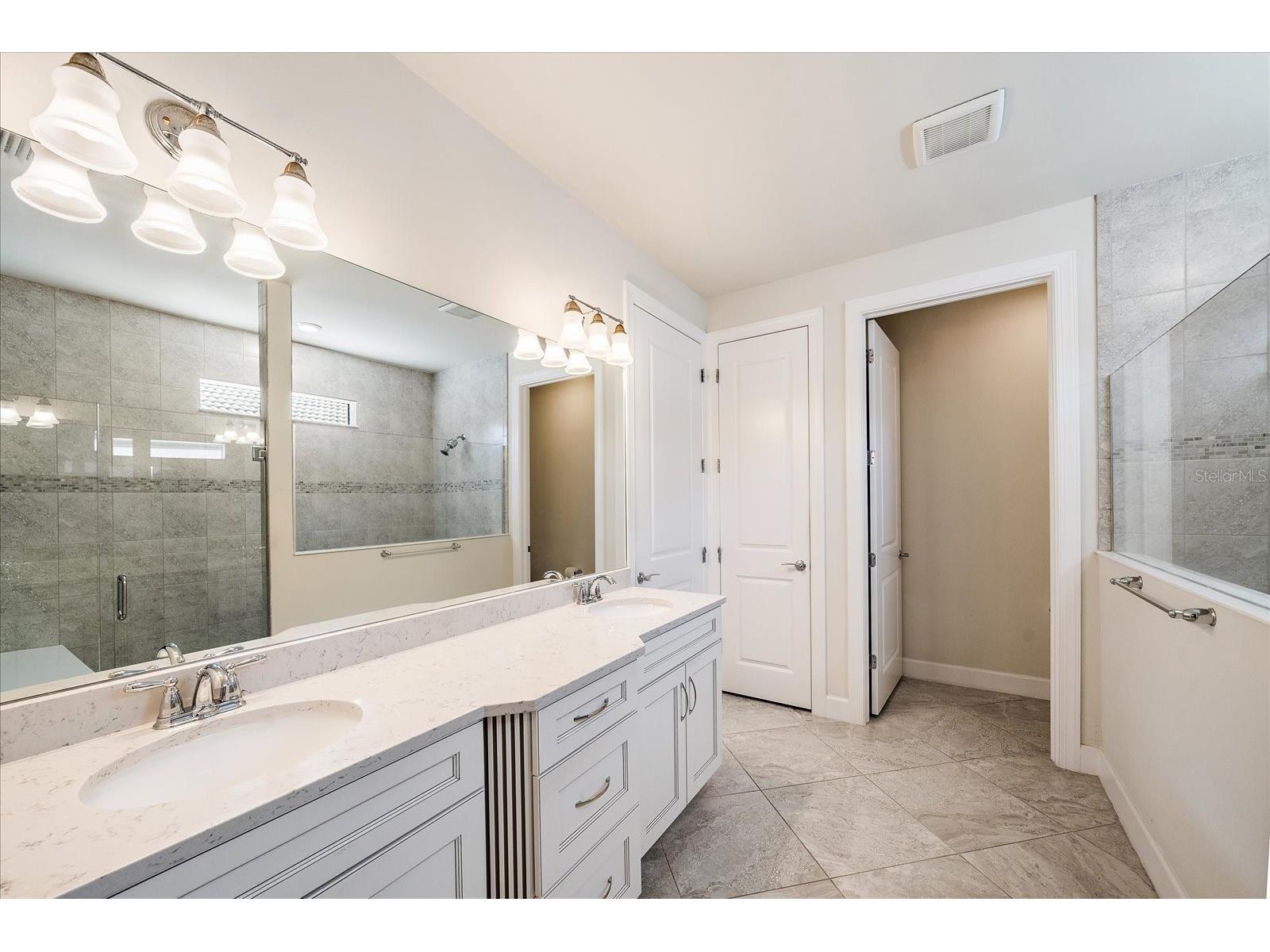 825 Seascape Place Sarasota FL 34240 A4681774 image32