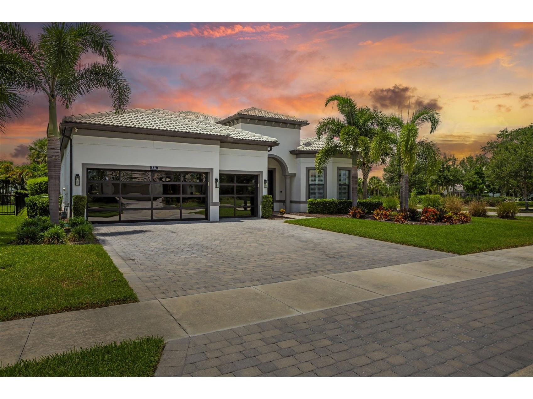 825 Seascape Place Sarasota FL 34240 A4693930 image1