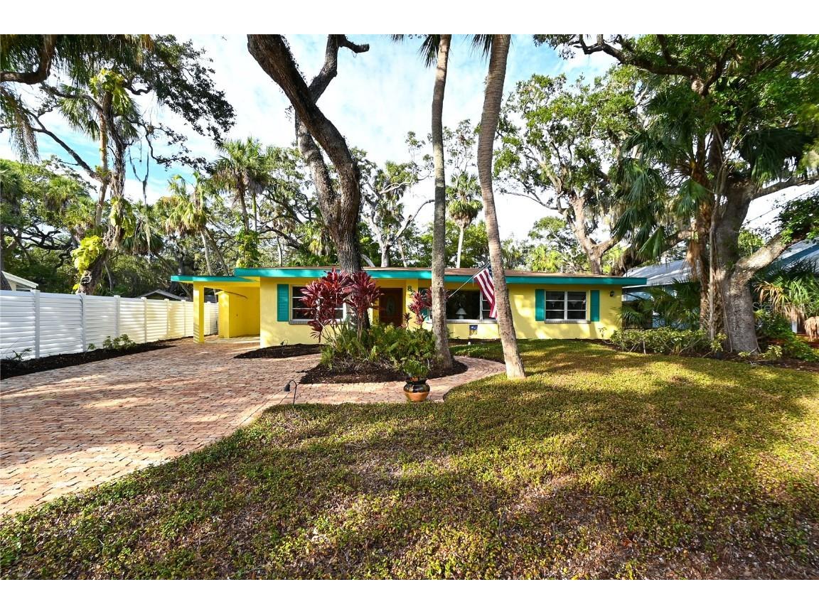 825 Tennessee Lane Sarasota FL 34234 A4589444 image1
