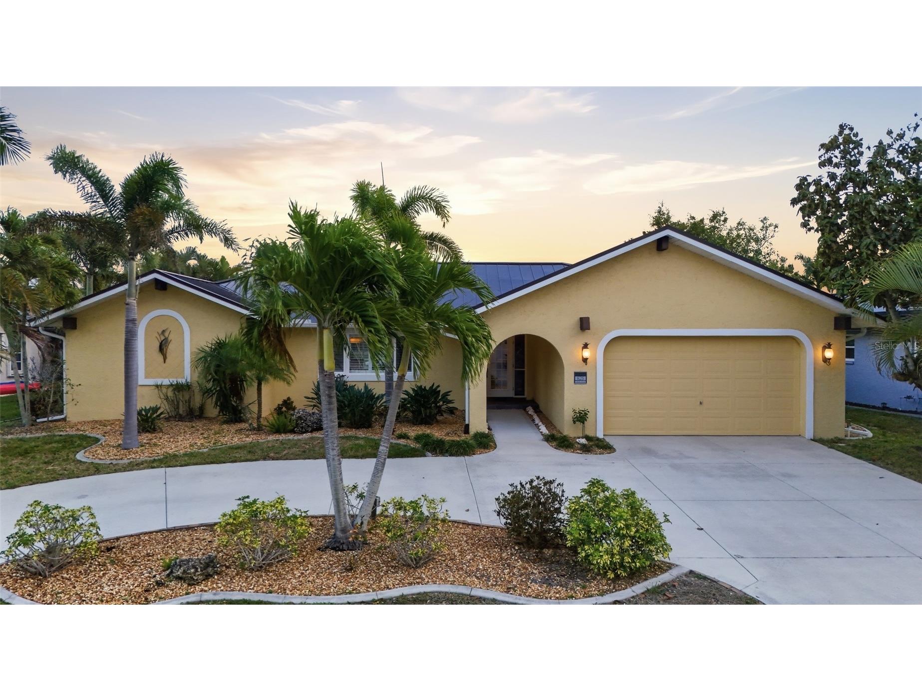 825 Via Formia Punta Gorda FL 33950 - LISA BAY C7522778 image2