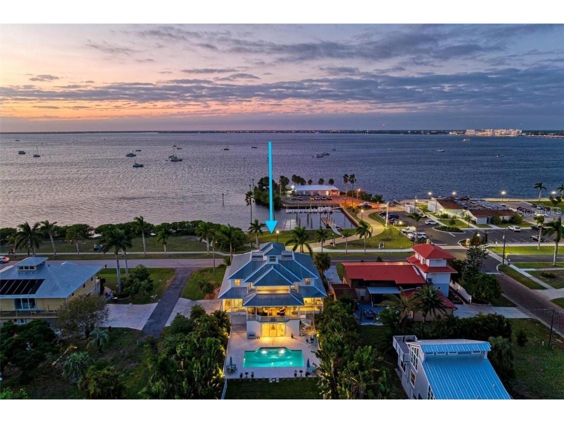 825 W Retta Esplanade Punta Gorda FL 33950 - CHARLOTTE HARBOR/PEACE RIVER C7483026 image1