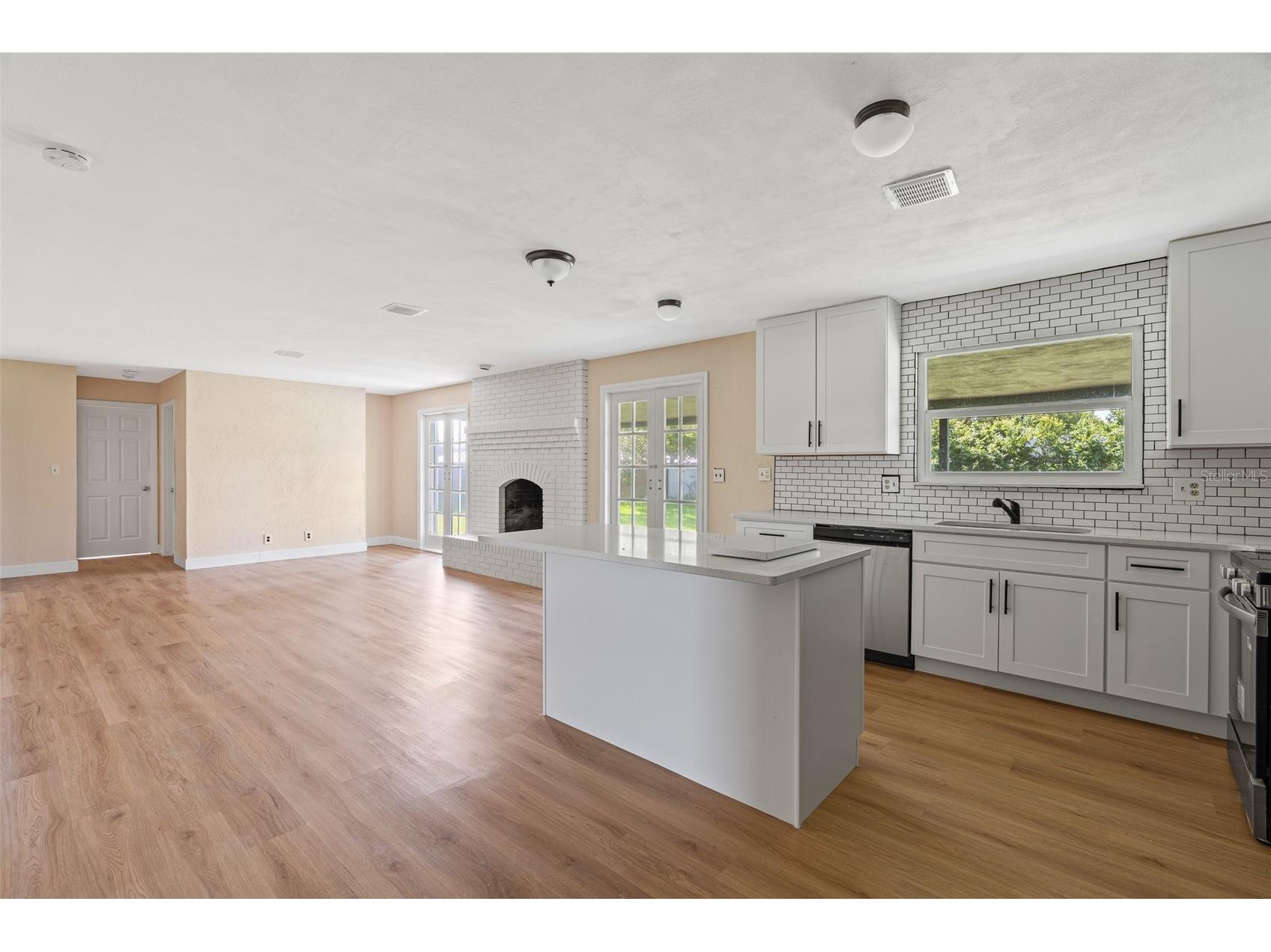 825 Wells Drive South Daytona FL 32119 V4942743 image2