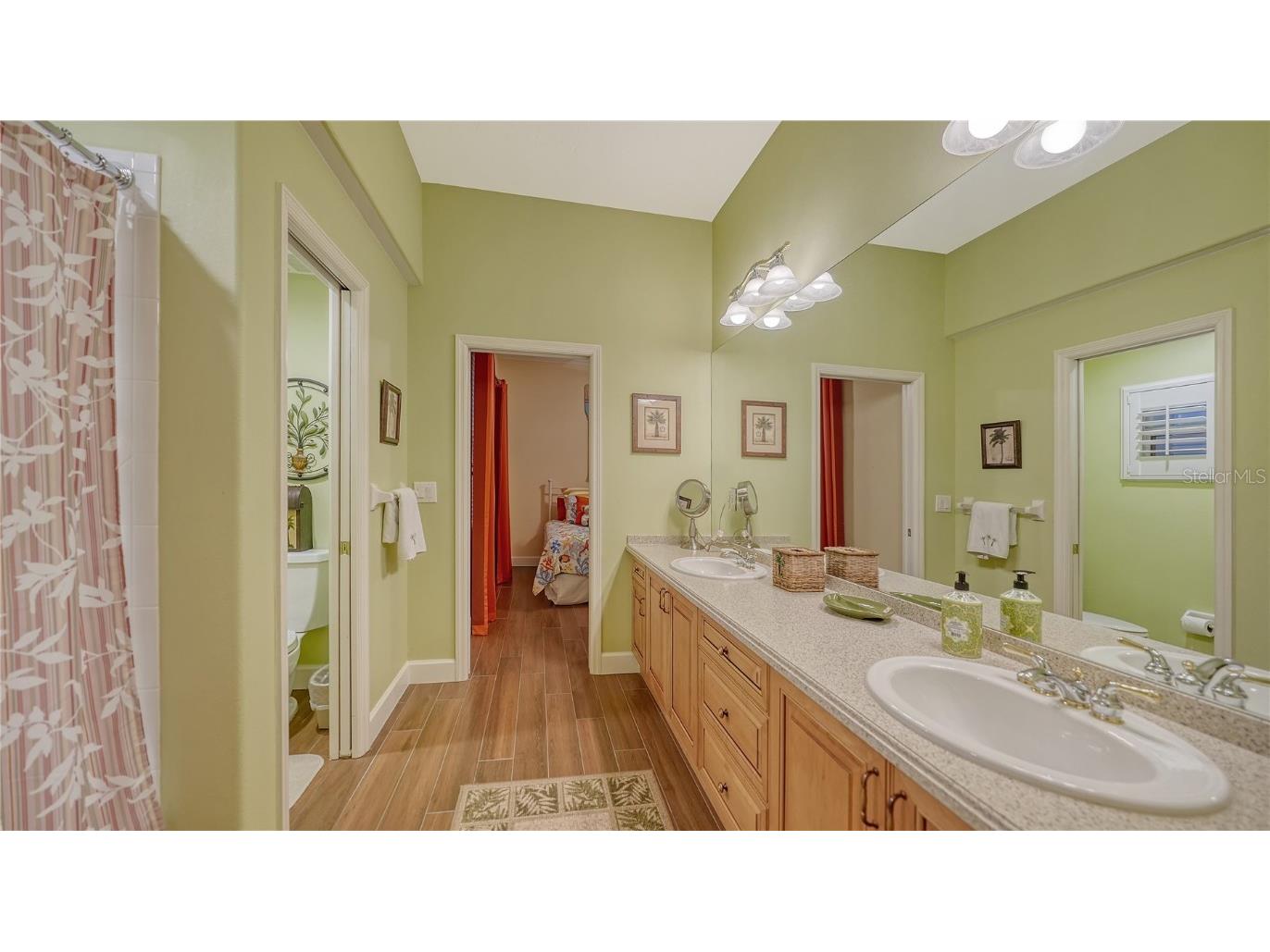 8250 Hugh Alison Place Sarasota FL 34240 A4669348 image25