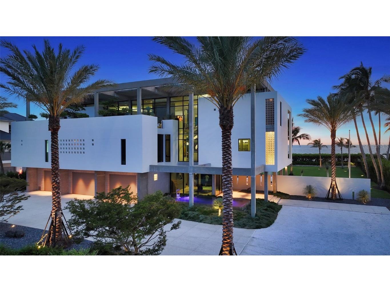 8250 Sanderling Road Sarasota FL 34242 - THE GULF A4660281 image1