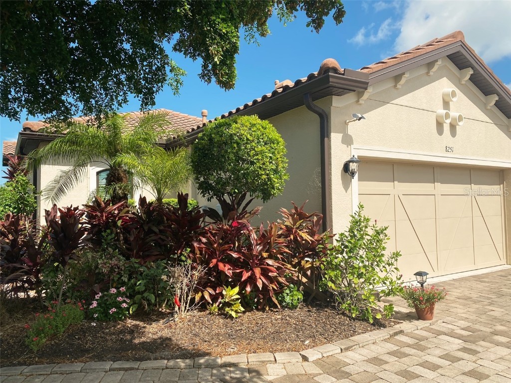 8251 Varenna Drive Sarasota FL 34231 A4617751 image1