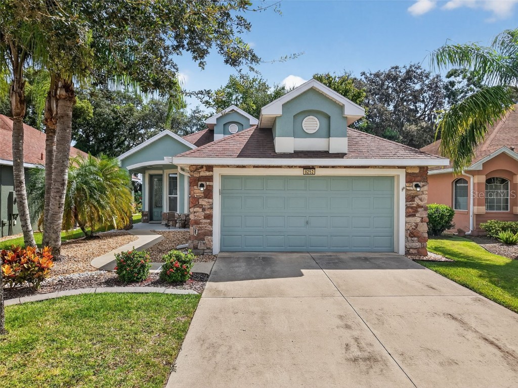 8252 Bridgeport Bay Circle Mount Dora FL 32757 - LAKES OF MOUNT DORA G5102215 image1