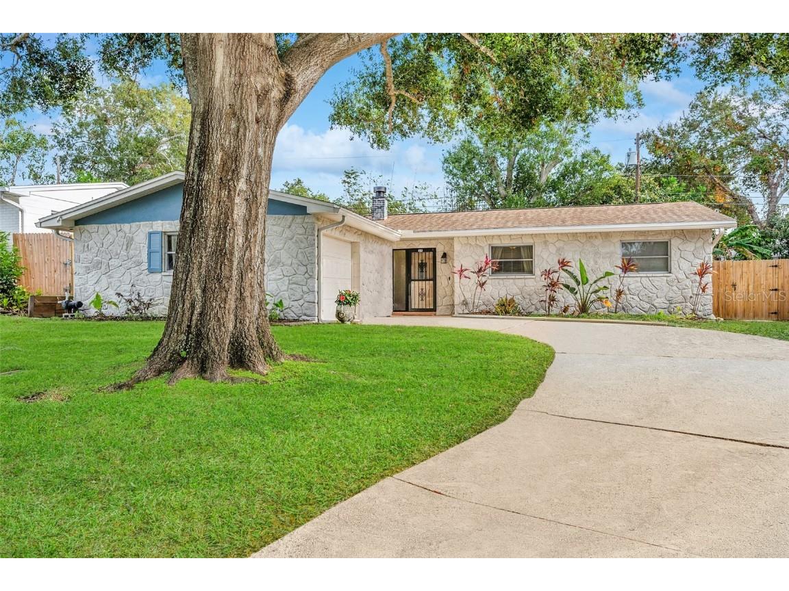 8253 137th Lane Seminole FL 33776 TB8334762 image1