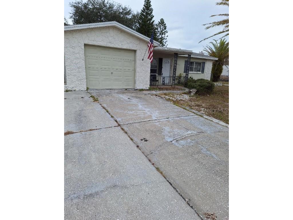 8253 Saybrook Drive Port Richey FL 34668 W7870595 image1