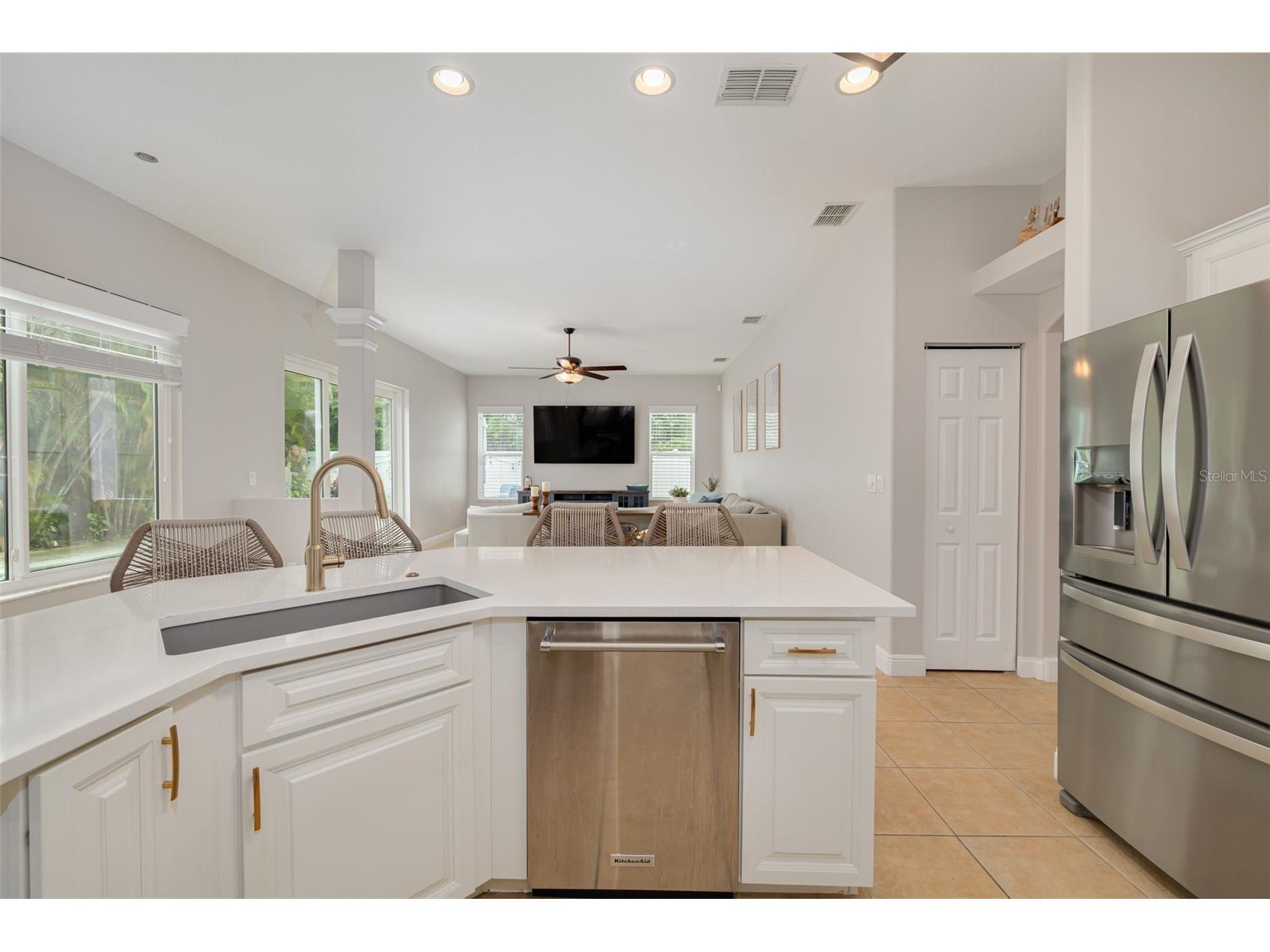8253 Wild Oaks Circle Largo FL 33773 TB8505872 image9