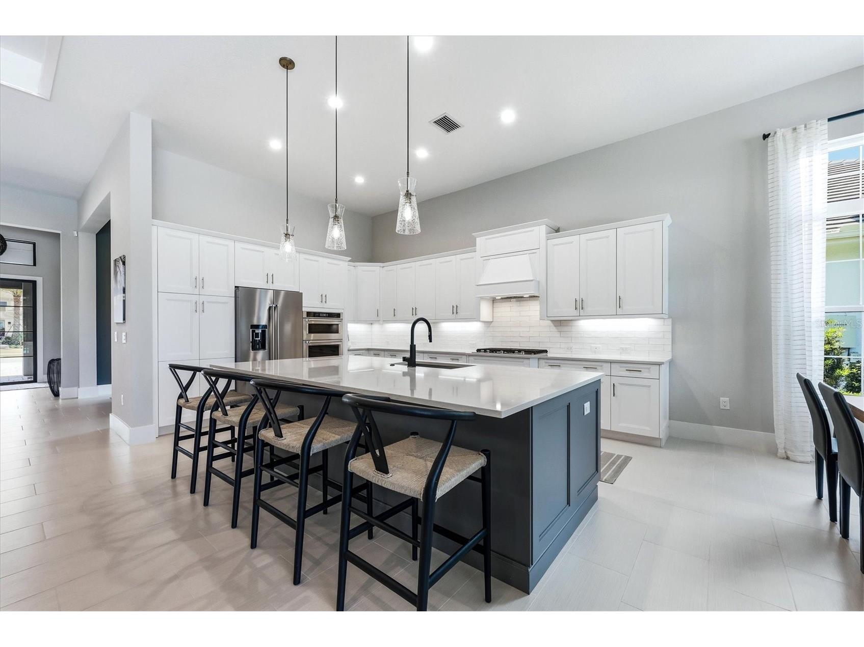 8254 Pavia Way Lakewood Ranch FL 34202 A4692792 image3