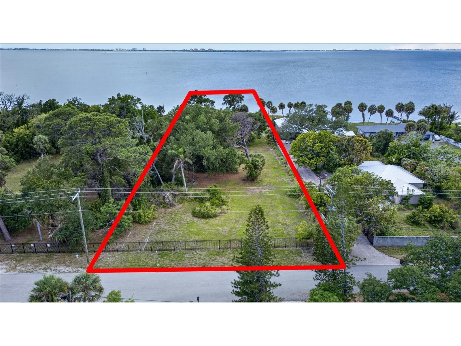 8258 Longbay Blvd Sarasota FL 34243 TB8511357 image1