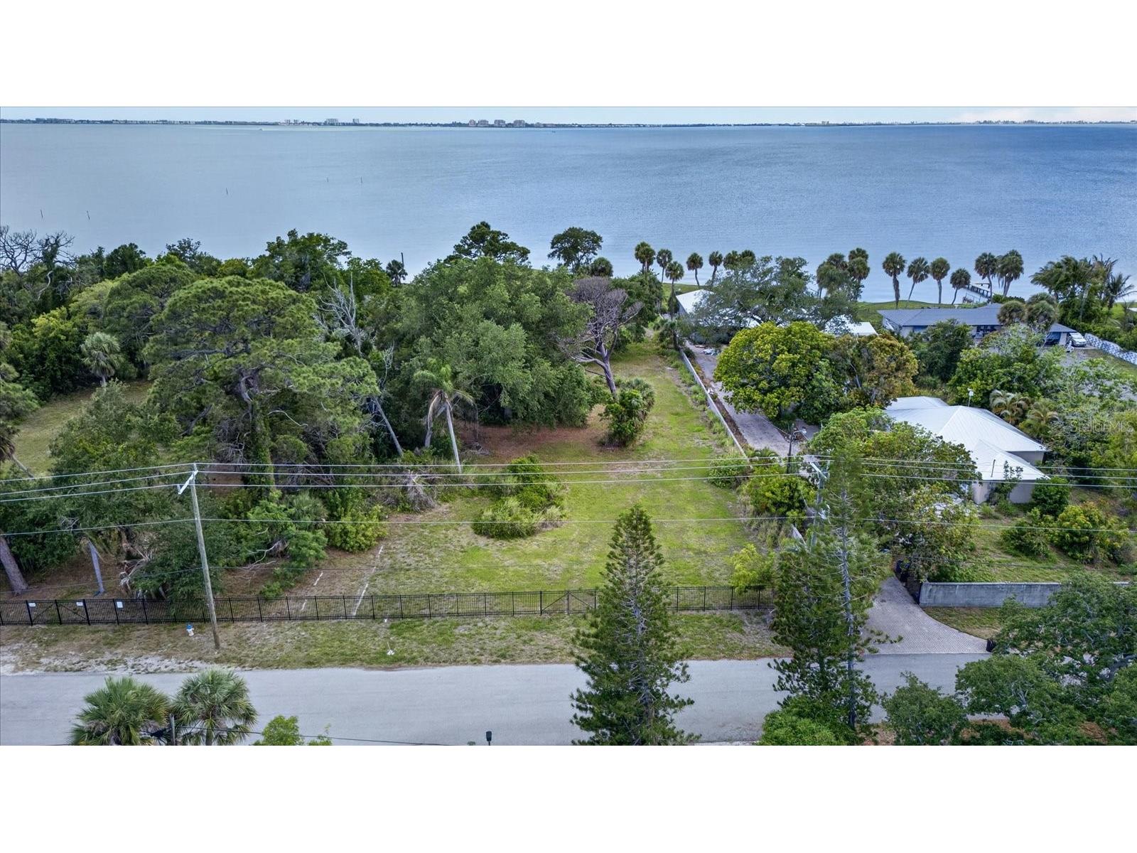 8258 Longbay Blvd Sarasota FL 34243 TB8511357 image11