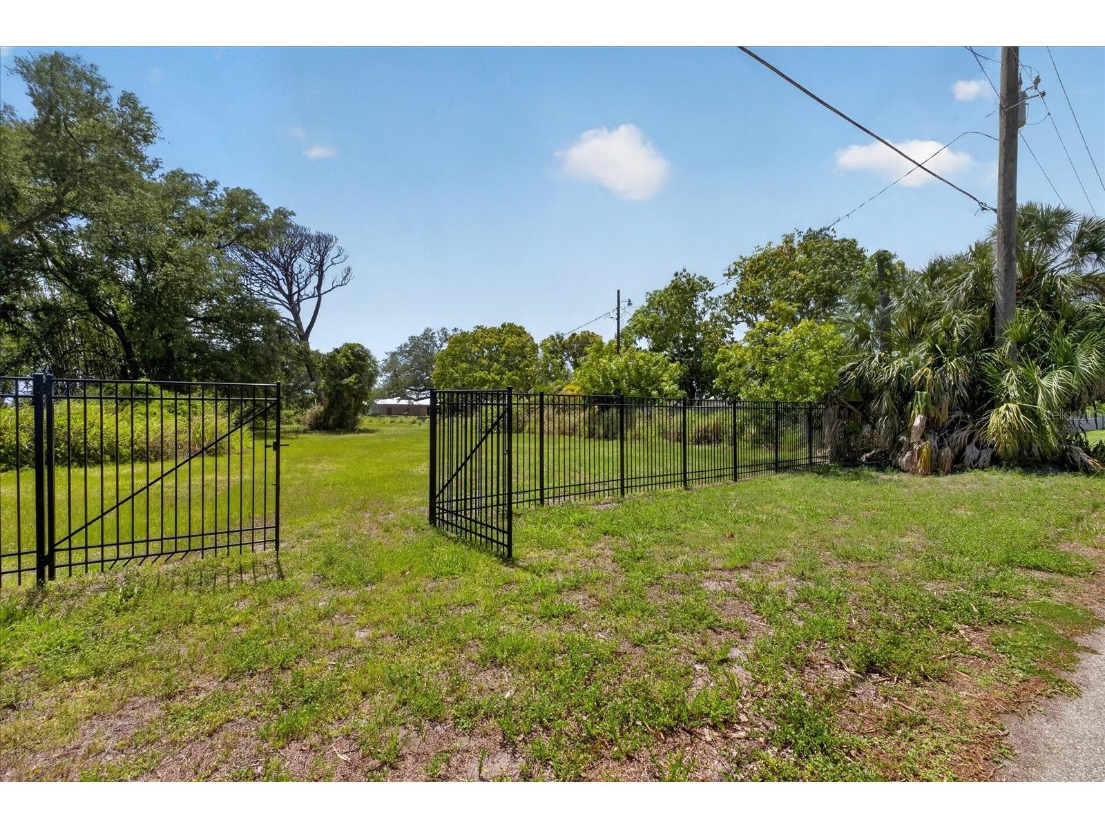 8258 Longbay Blvd Sarasota FL 34243 TB8511357 image12