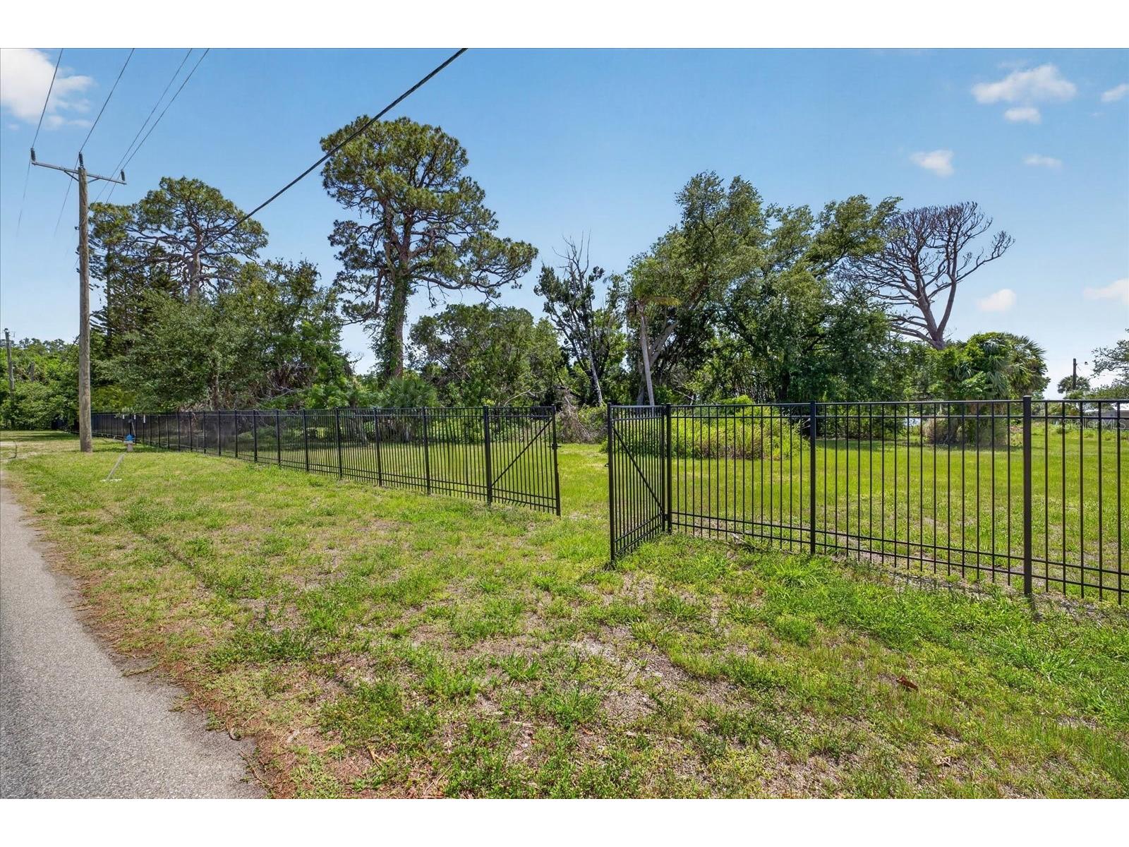 8258 Longbay Blvd Sarasota FL 34243 TB8511357 image3