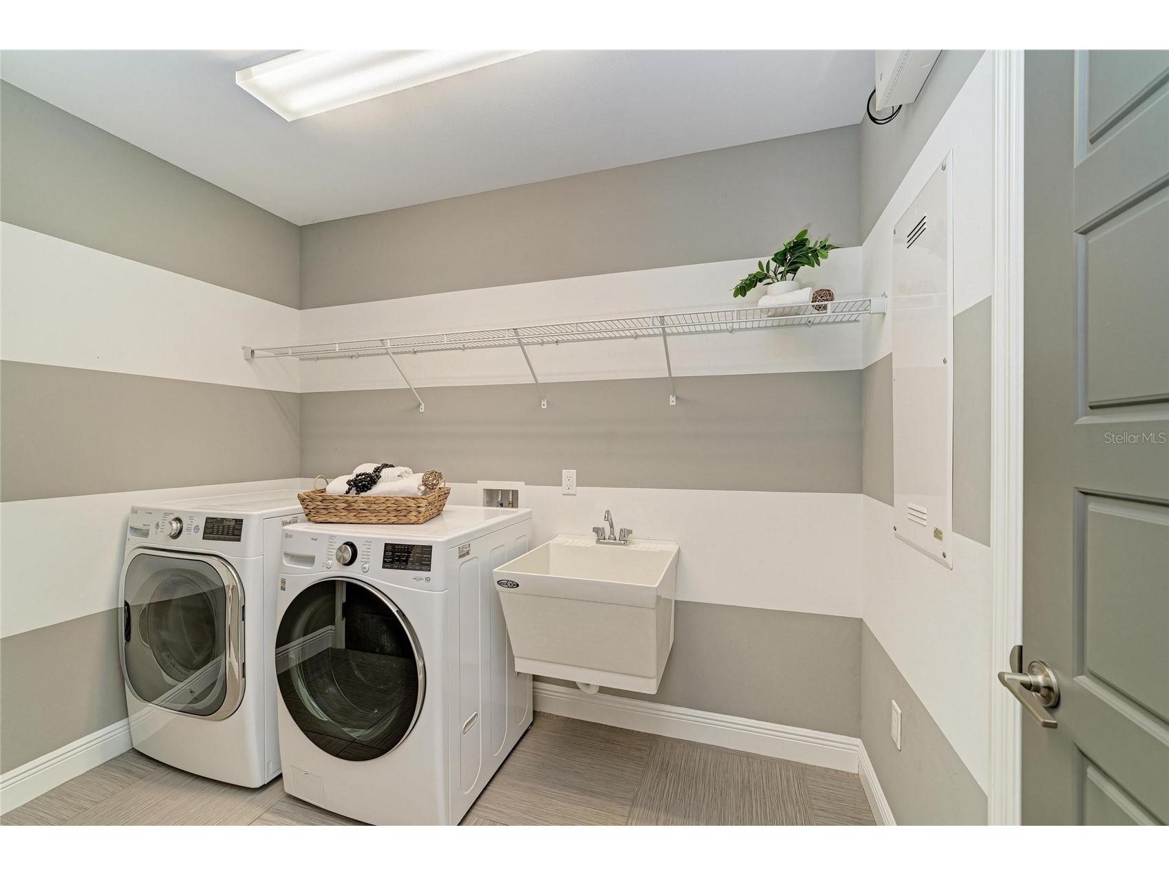 826 Honeyflower Loop Bradenton FL 34212 A4685391 image58