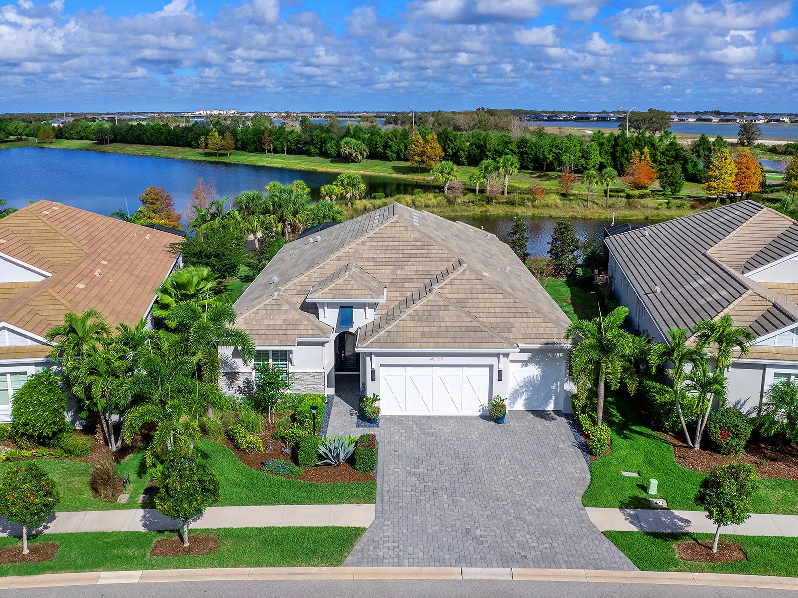 8262 Grande Shores Drive Sarasota FL 34240 A4677066 image1