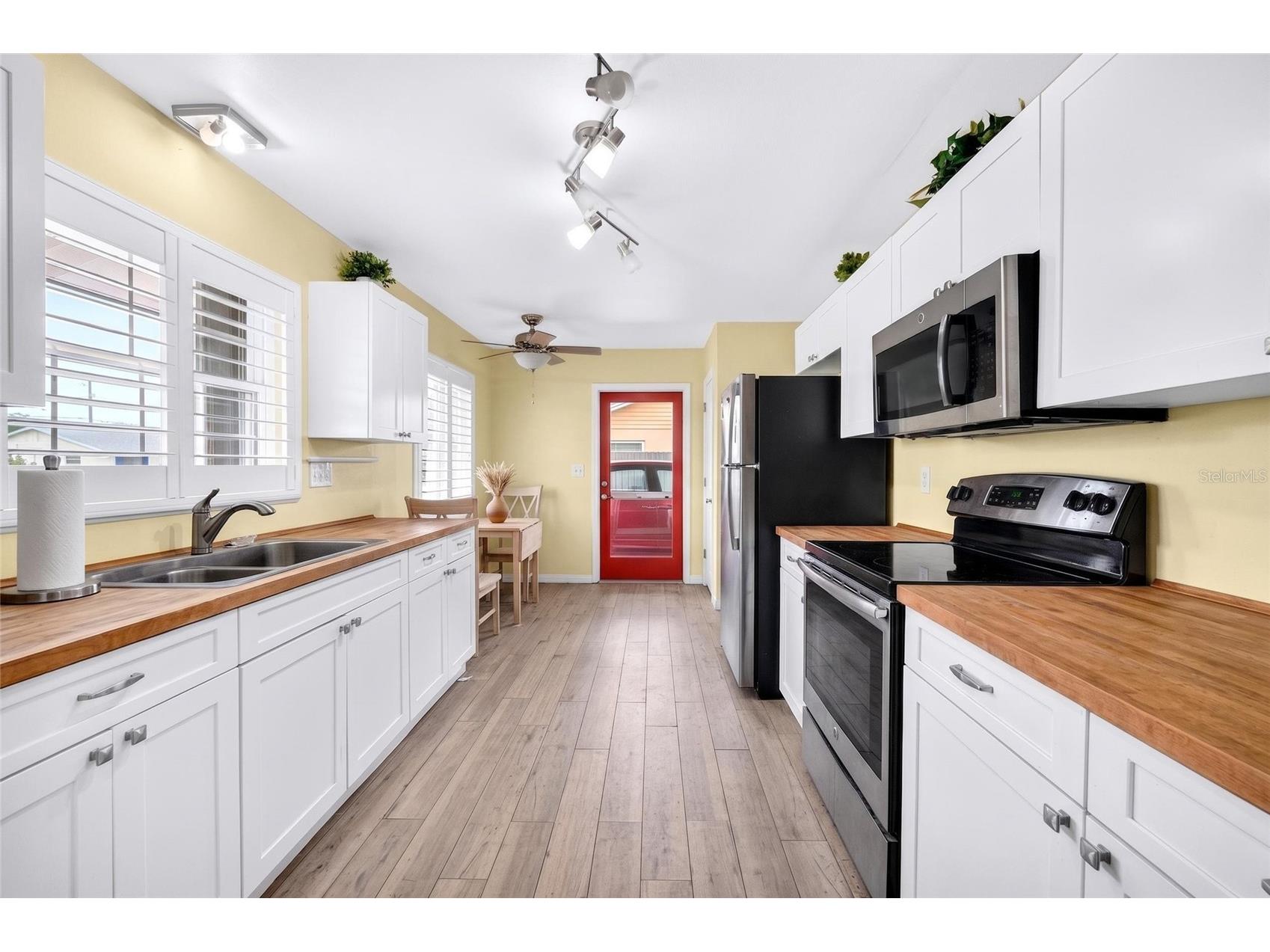 827 Oakmont Avenue Sun City Center FL 33573 TB8518591 image16