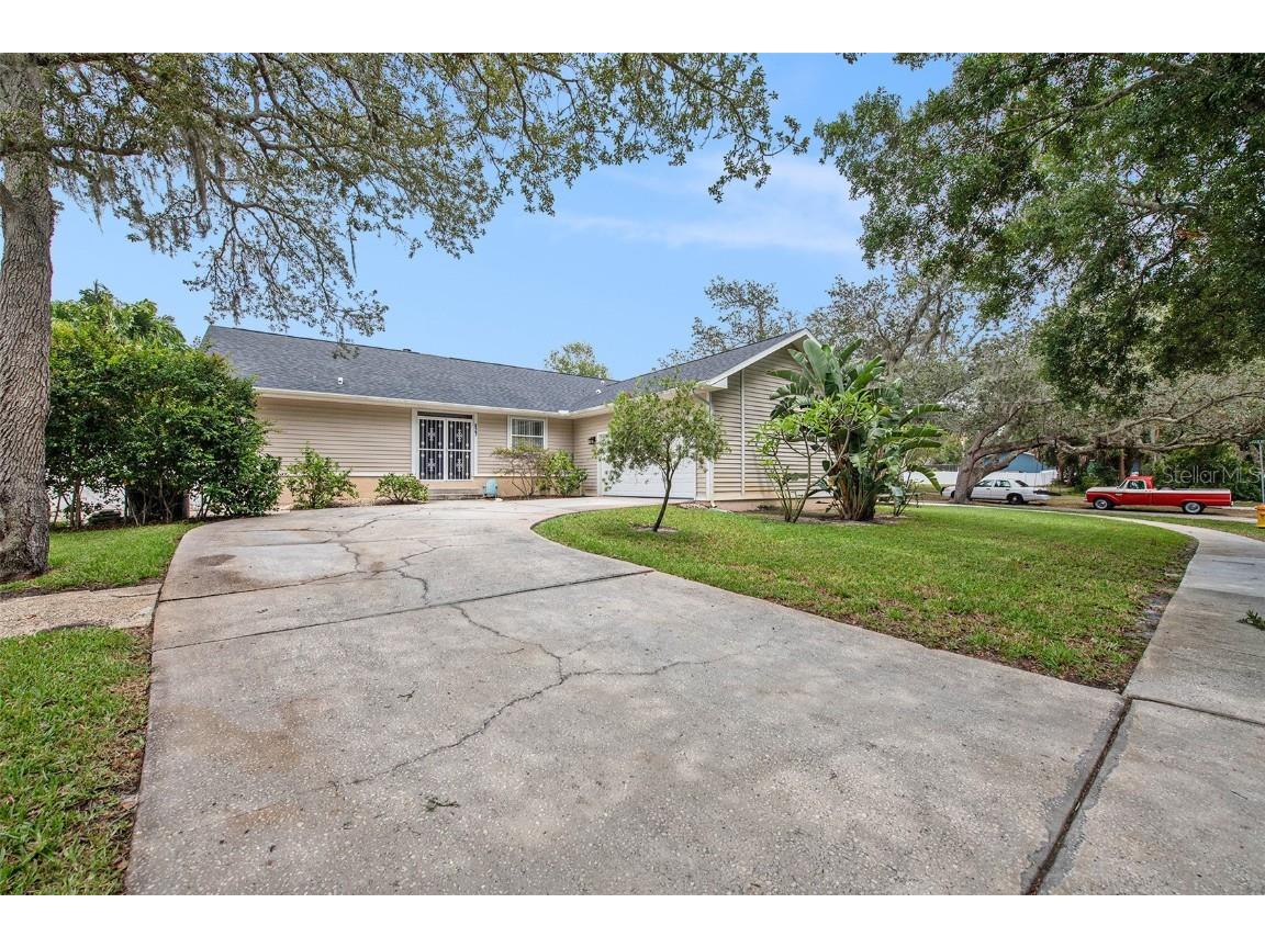 827 Seminole Boulevard Tarpon Springs FL 34689 U8204533 image1