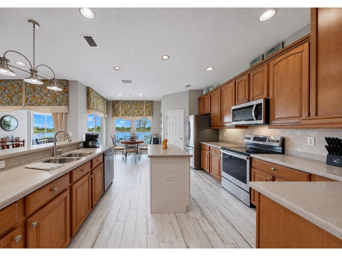827 Seminole Sky Drive Ruskin FL 33570 TB8518644 image10