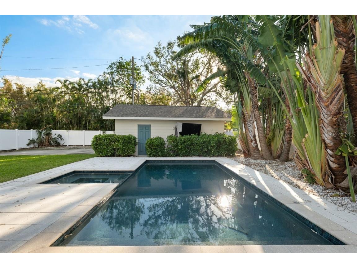 827 Snell Isle Boulevard NE Saint Petersburg FL 33704 TB8428009 image1