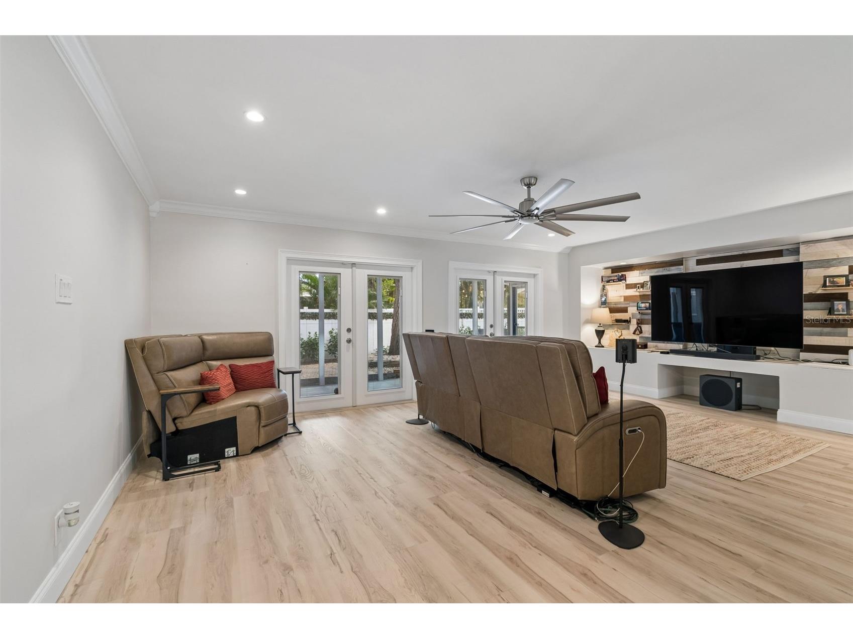 8270 30th Avenue N Saint Petersburg FL 33710 TB8496993 image11