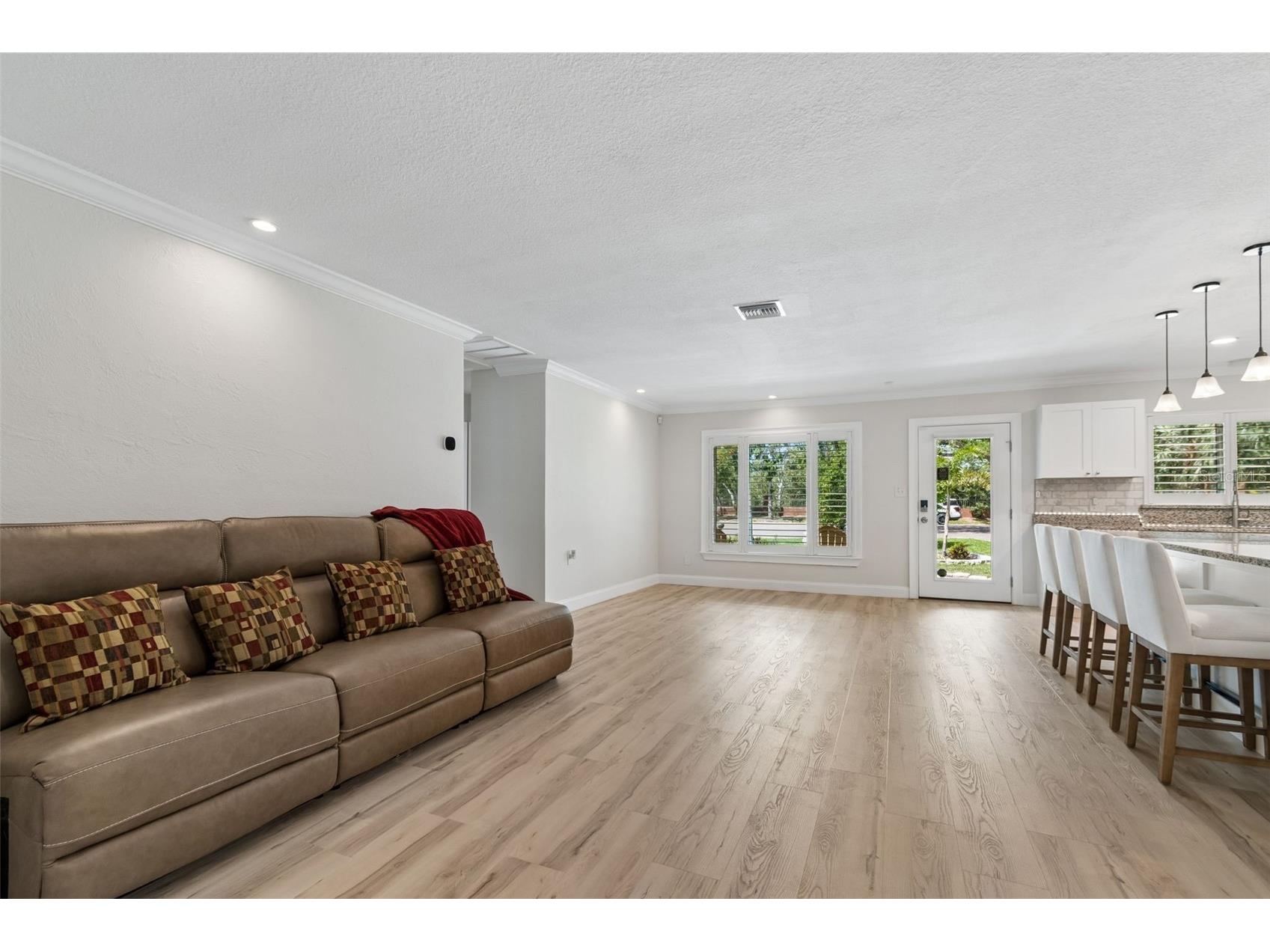 8270 30th Avenue N Saint Petersburg FL 33710 TB8496993 image9