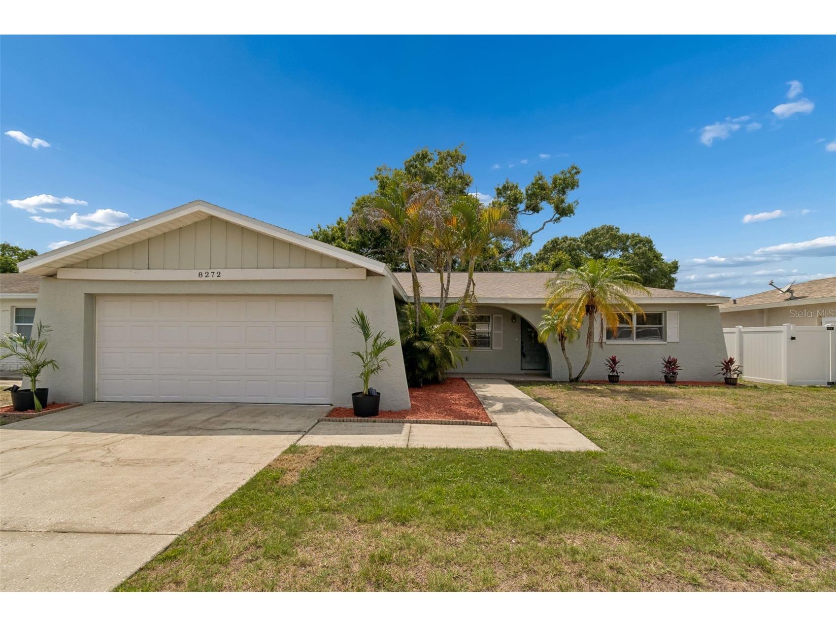 8272 Denise Drive E Seminole FL 33777 TB8507834 image1