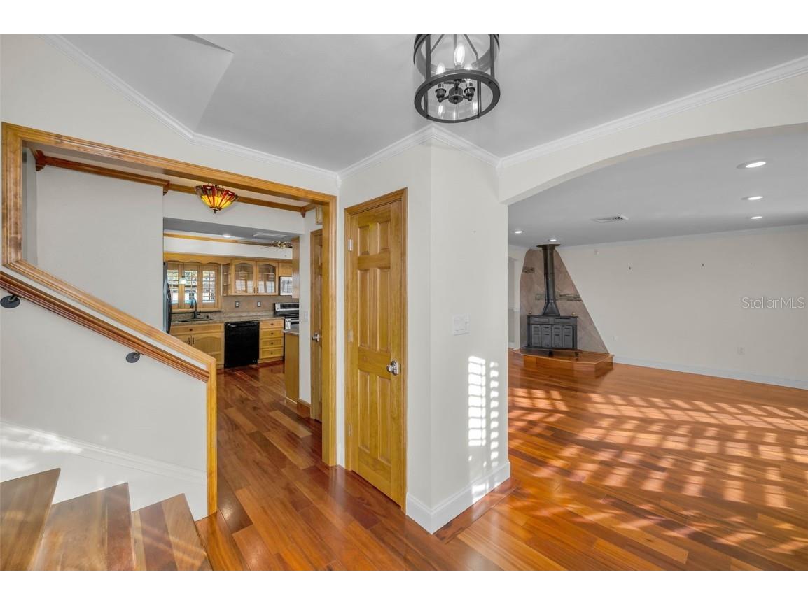 8273 131st Way N Seminole FL 33776 TB8446909 image21