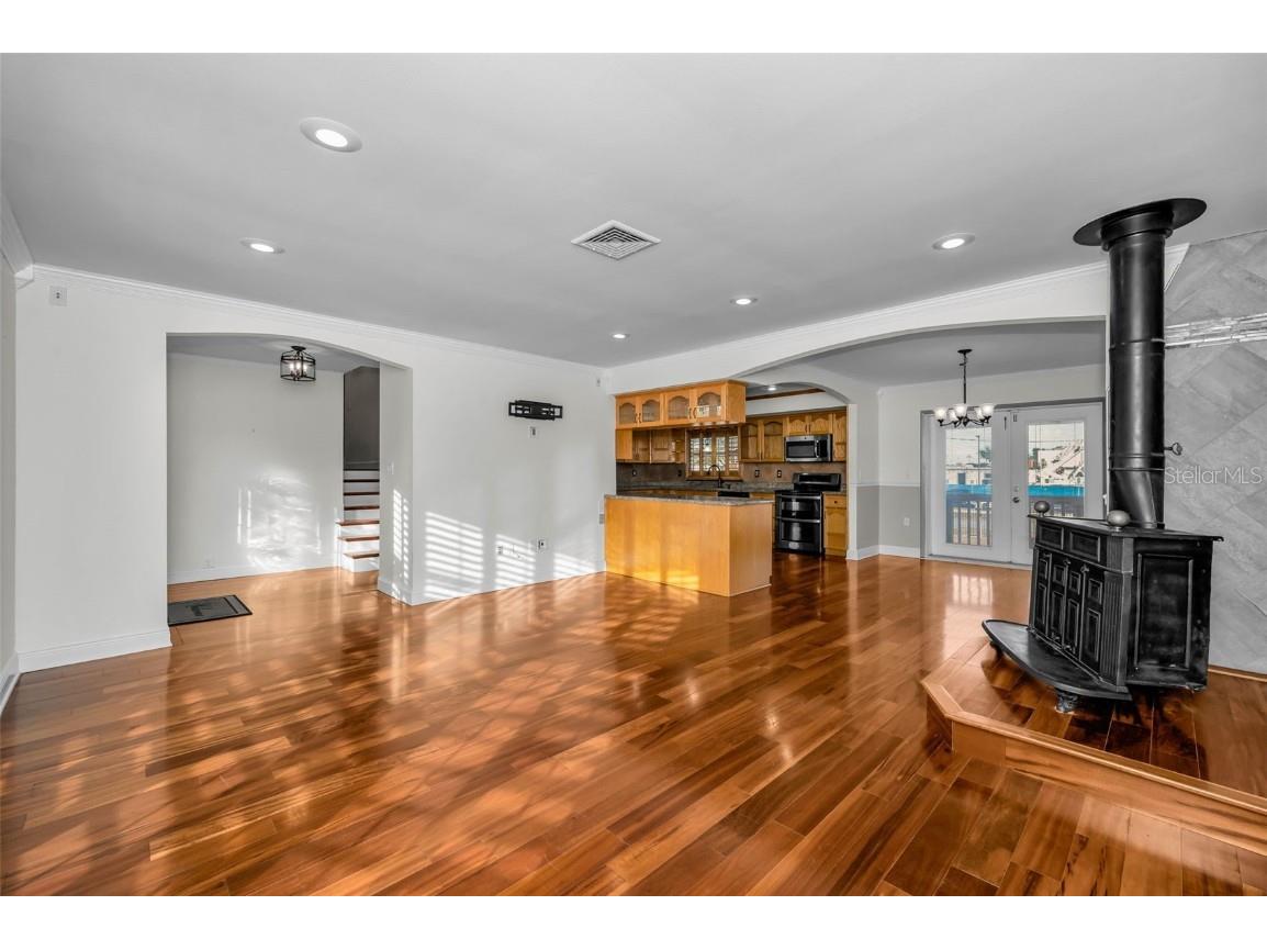 8273 131st Way N Seminole FL 33776 TB8446909 image25