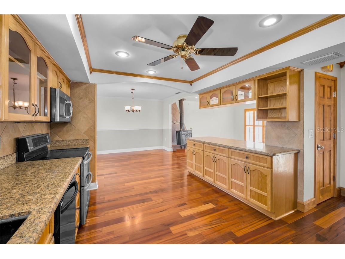 8273 131st Way N Seminole FL 33776 TB8446909 image32