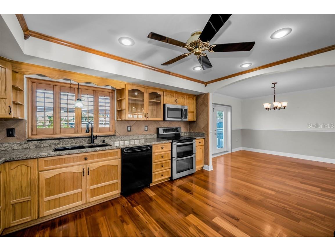 8273 131st Way N Seminole FL 33776 TB8446909 image33