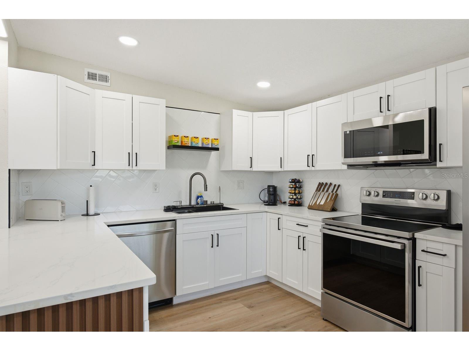 8274 Rose Terrace Seminole FL 33777 TB8512279 image10