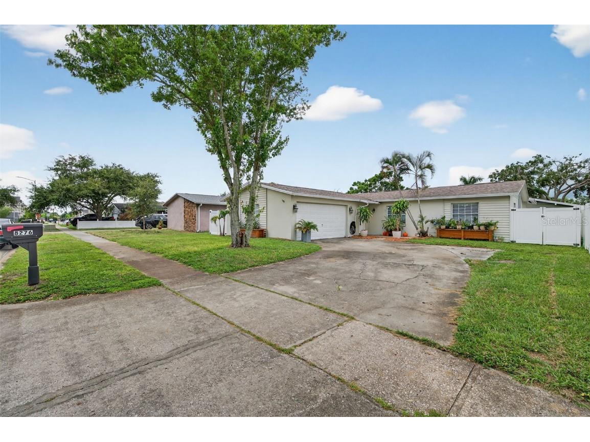 8276 91st Street Seminole FL 33777 TB8429471 image1