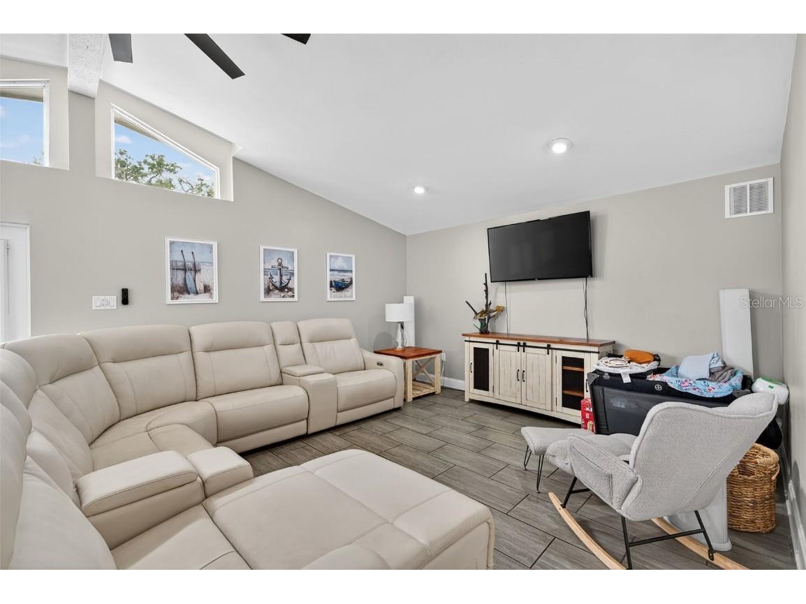 8276 91st Street Seminole FL 33777 TB8429471 image30