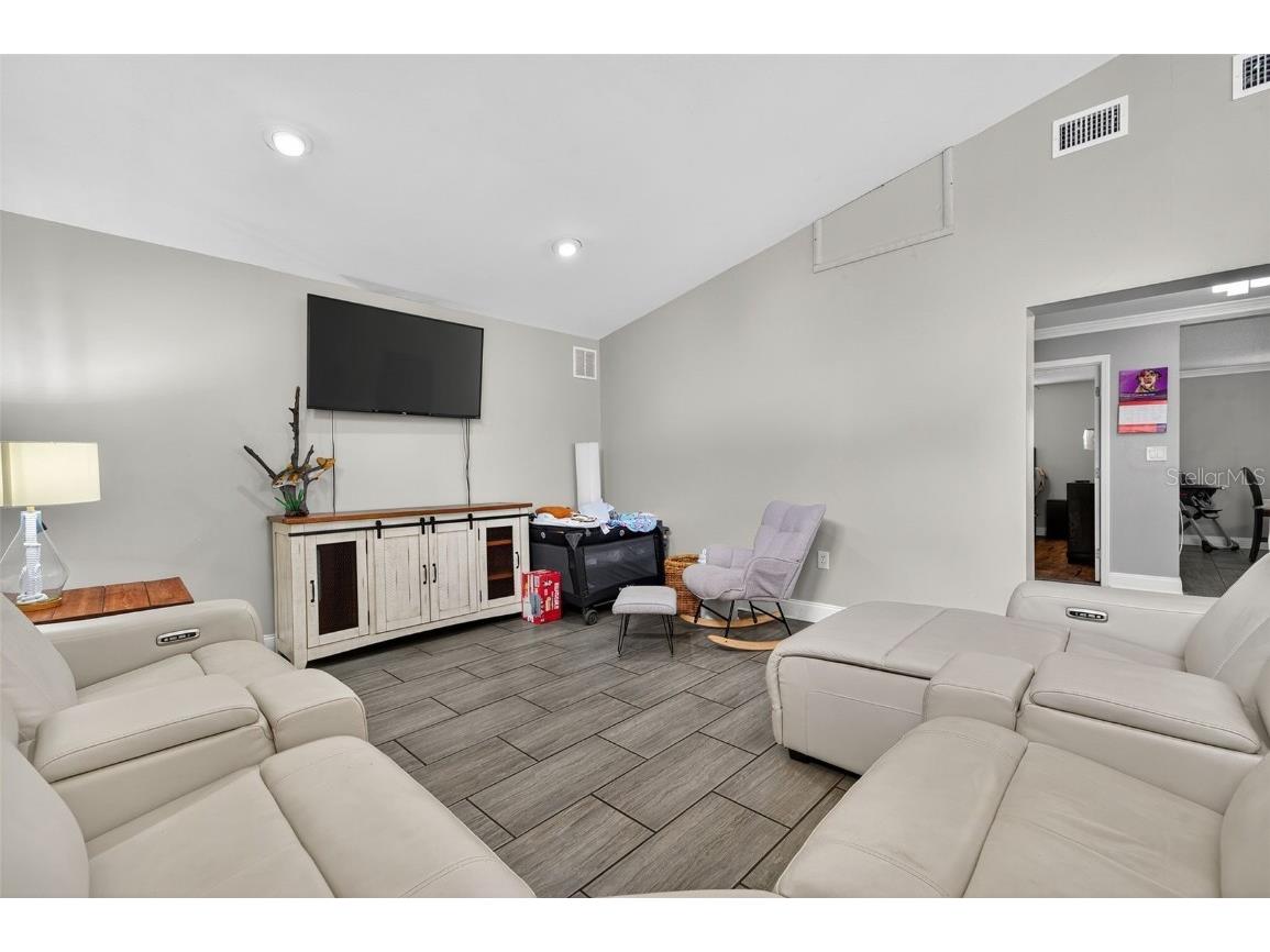 8276 91st Street Seminole FL 33777 TB8429471 image32