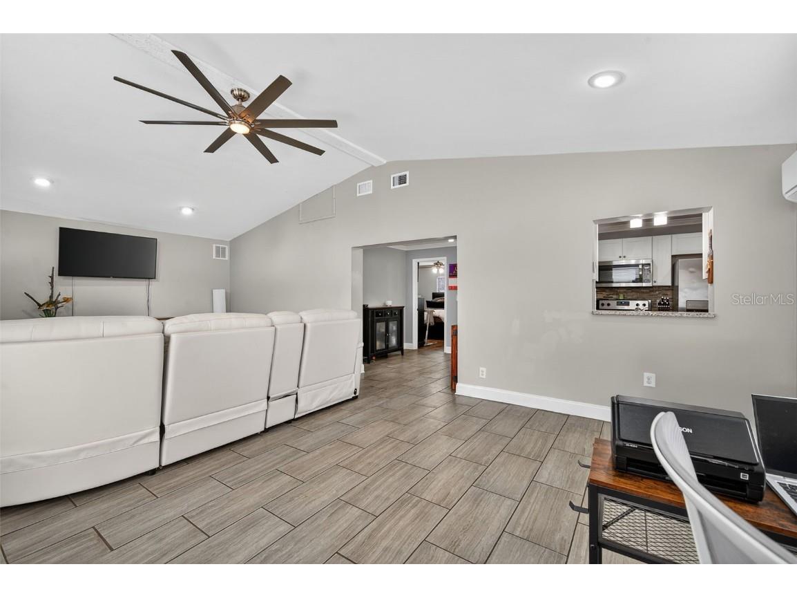 8276 91st Street Seminole FL 33777 TB8429471 image34