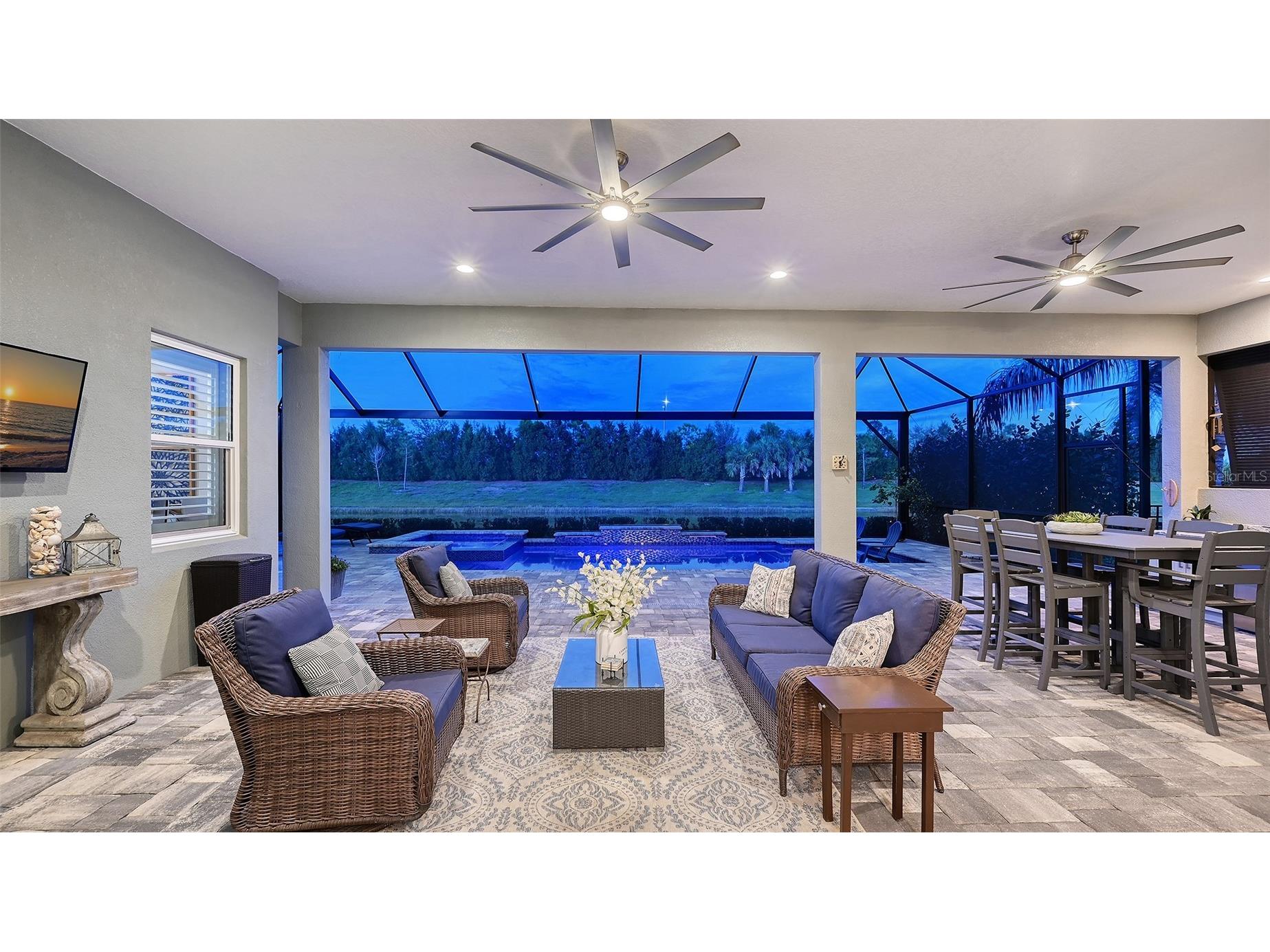 8278 Grande Shores Drive Sarasota FL 34240 A4685951 image1