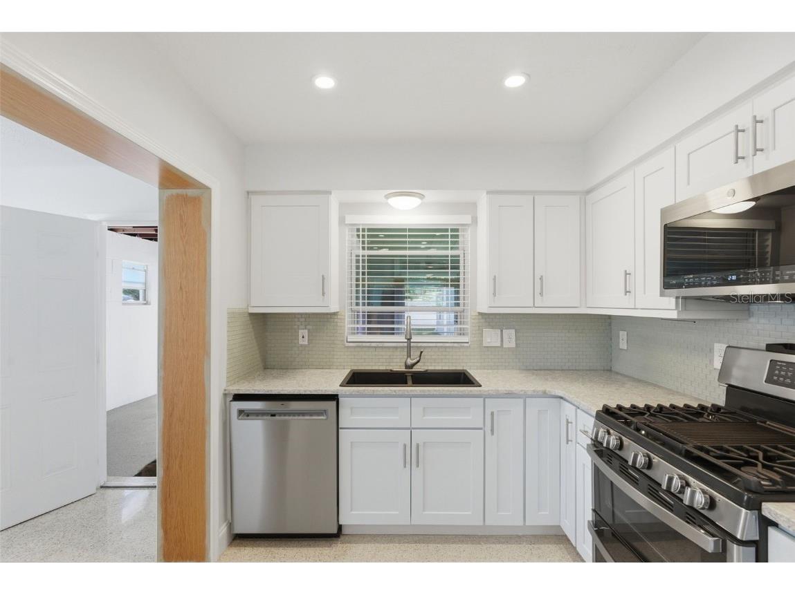 828 89th Avenue N Saint Petersburg FL 33702 TB8456204 image12
