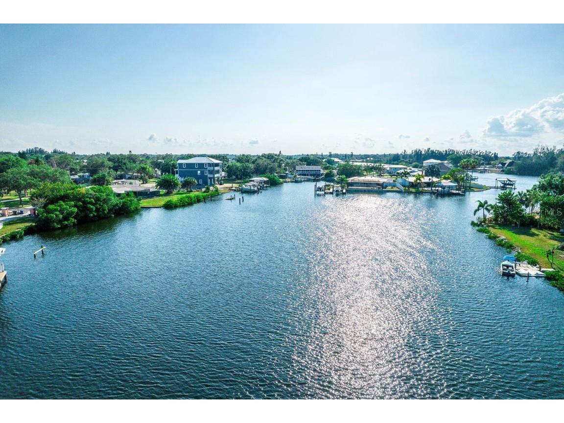 828 Blue Heron Boulevard Ruskin FL 33570 TB8436591 image35