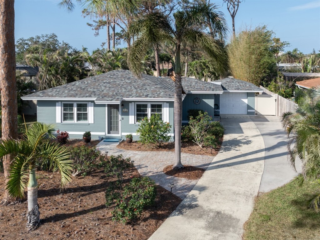 828 Nokomis Avenue S Venice FL 34285 N6136047 image1