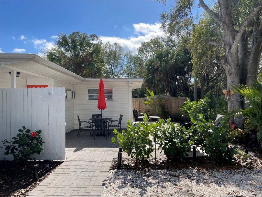 828 S Tuttle Avenue #B Sarasota FL 34237 A4671898 image1