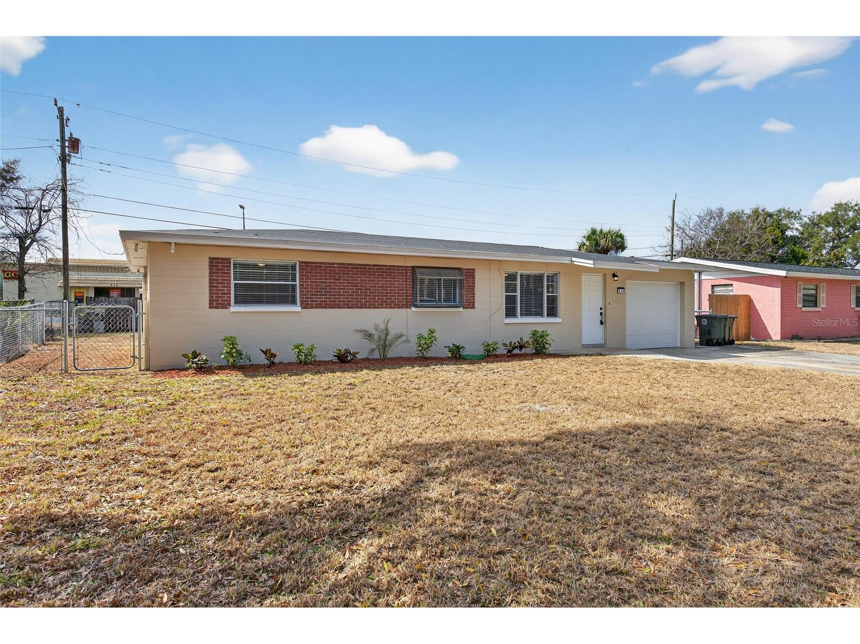 828 White Court Daytona Beach FL 32117 V4947409 image1