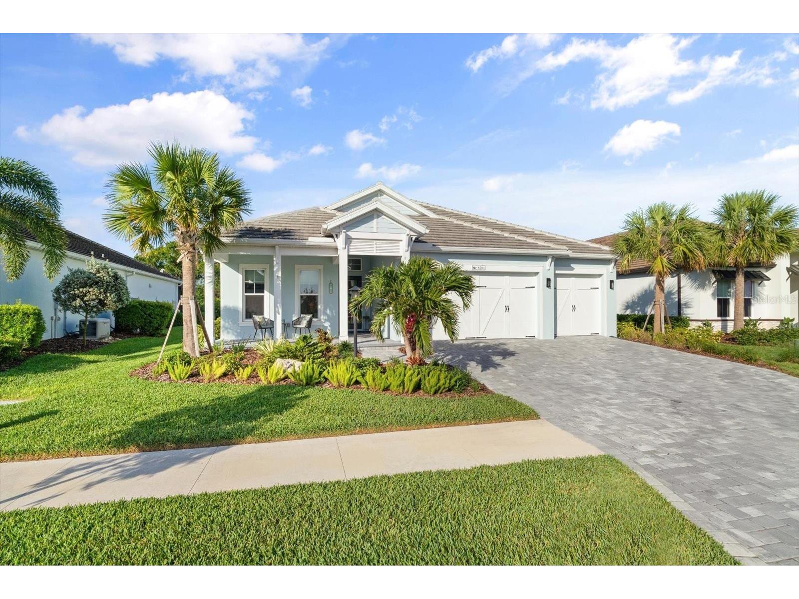 8281 Grande Shores Drive Sarasota FL 34240 A4674321 image1