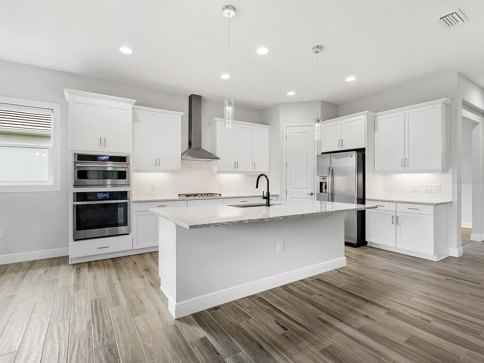 8282 Grande Shores Drive Sarasota FL 34240 A4697772 image19